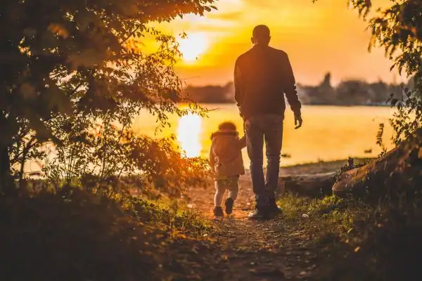 image of dad and child - parental alienation Dudley
